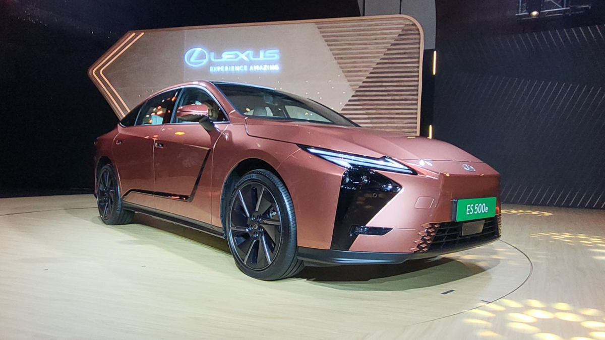 Lexus Launches New ES 500e