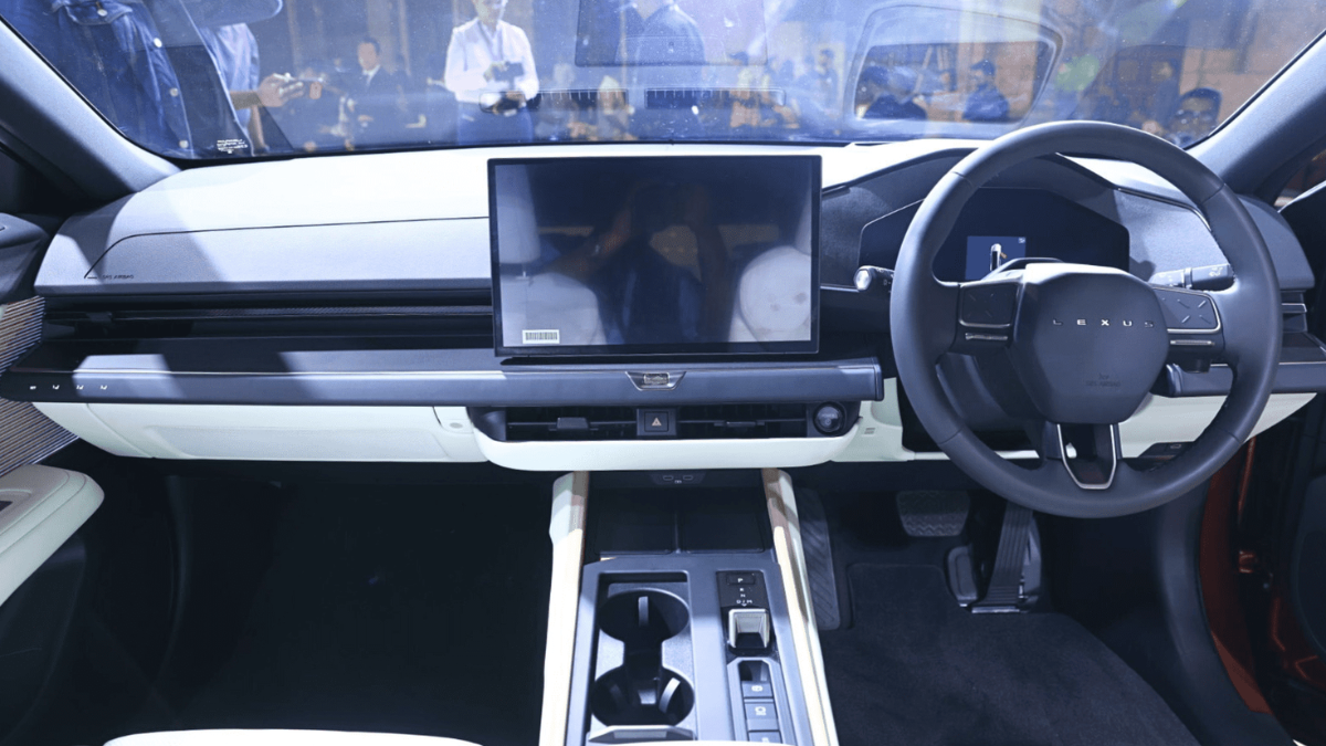 Lexus Launches New ES 500e