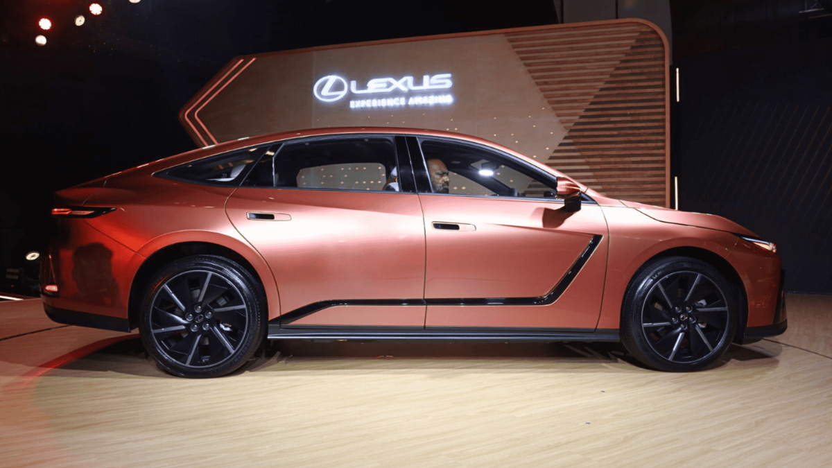 Lexus Launches New ES 500e