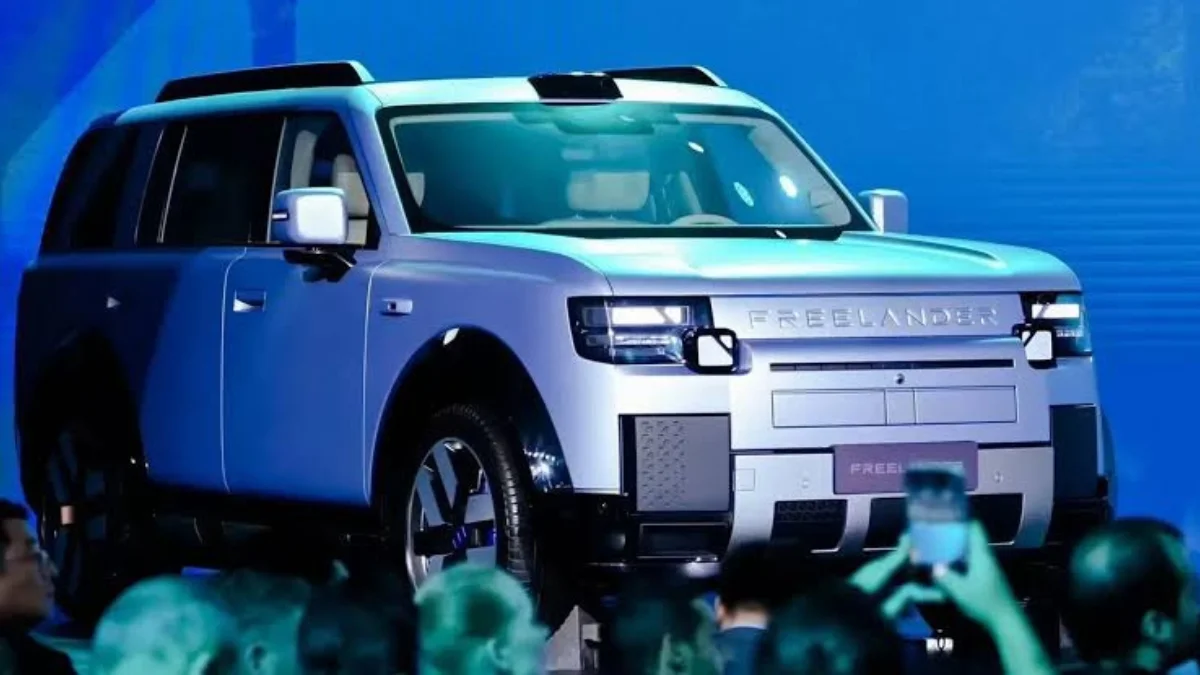 New Freelander 8 Debuts